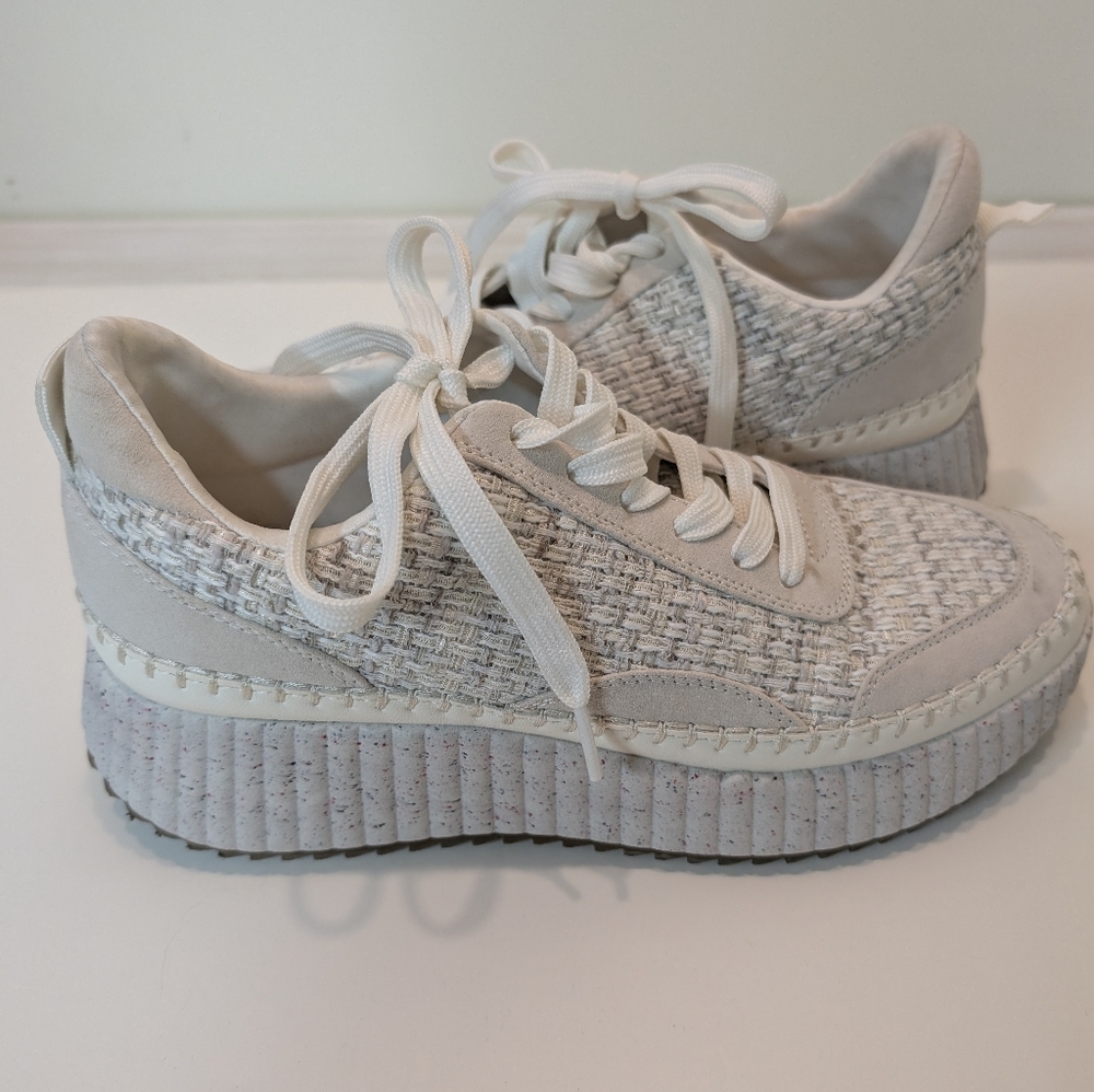Universal Thread brand platform sneakers